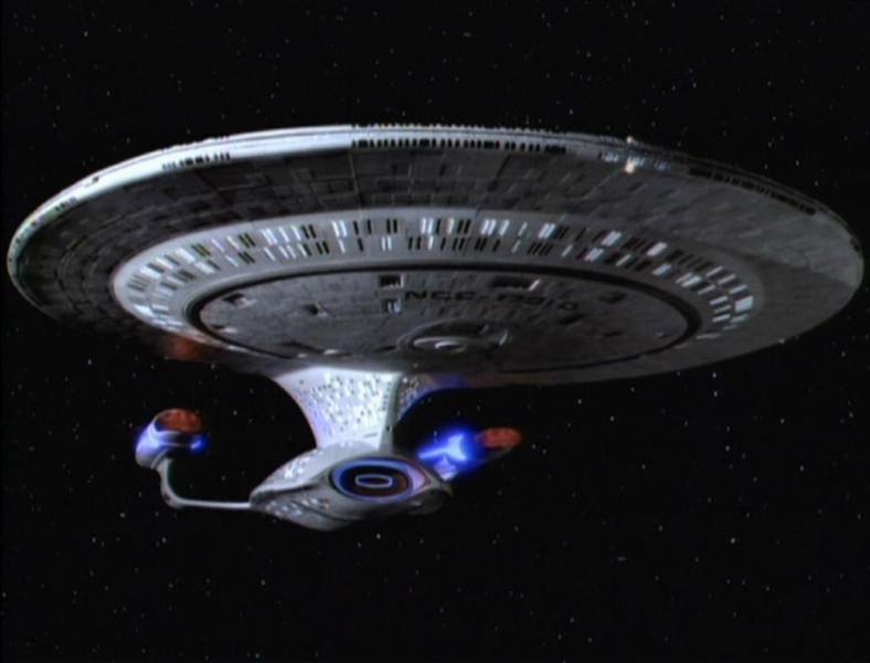File:788px-USS Enterprise-D, TNG Season 3-7.jpg
